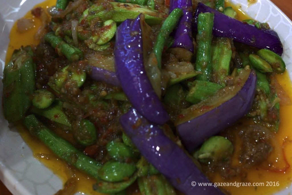 Eggplant and green beans - tasty by a touch oily