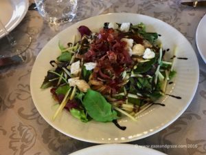 Salad with fried pancetta
